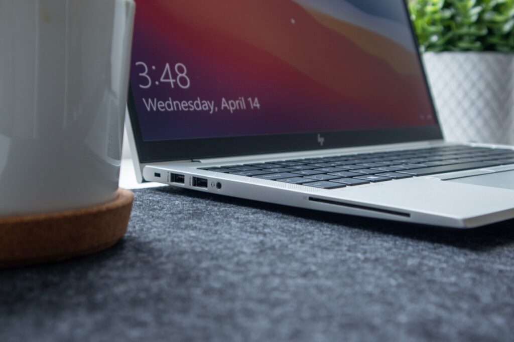 Stylish! Spesifikasi Lengkap Laptop HP S14 DK0073AU Mudah Dibawa Kemana-mana