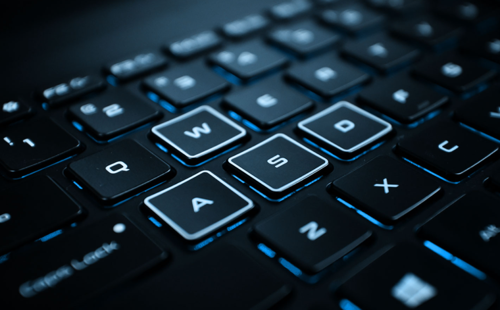 membersihkan keyboard laptop